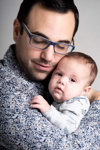 portret van vader en zoon in de fotostudio