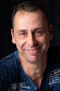 portret van een vriendelijke man